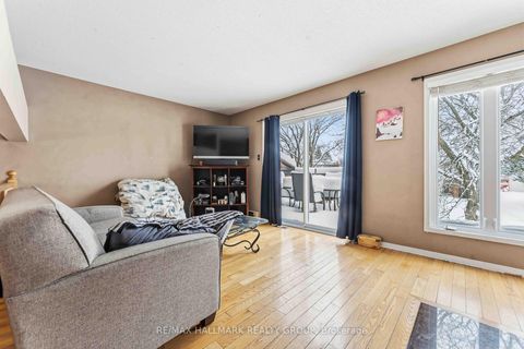 Photo 4 at 648 Brome Crescent, Fallingbrook/Ridgemount, Orleans