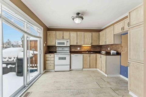 Photo 9 at 648 Brome Crescent, Fallingbrook/Ridgemount, Orleans