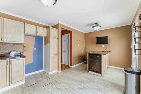 Photo 10 at 648 Brome Crescent, Fallingbrook/Ridgemount, Orleans