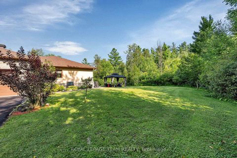 Photo 46 at 104 Sentinel Pine Way, Huntley Ward (South East), Carp