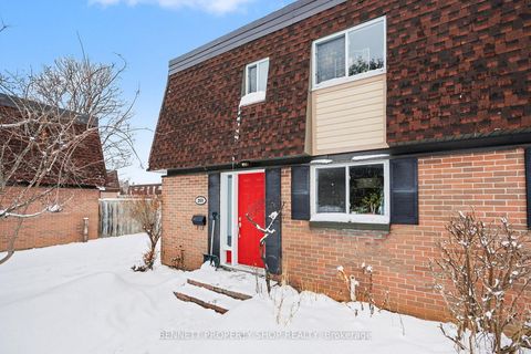 Photo 1 at 41 - 209 Ridgepark Private, Nepean (Meadowlands/Crestview), Ottawa