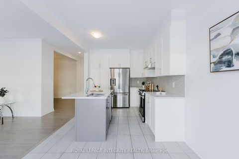 Photo 11 at 850 Cappamore Drive, Nepean (Half Moon Bay), Ottawa