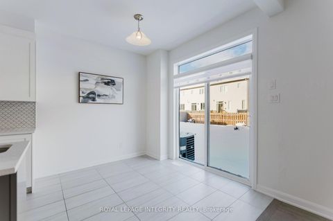 Photo 13 at 850 Cappamore Drive, Nepean (Half Moon Bay), Ottawa