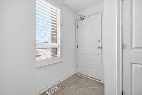 Photo 2 at 41 Carabiner Private, Mer Bleue/Bradley Estates/Anderson Park, Orleans