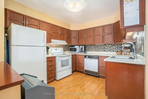 Photo 8 at 201 - 1765 Cabaret Lane, Fallingbrook/Pineridge, Orleans