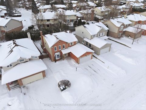 Photo 1 at 11 Rosethorn Way, Bridlewood, Kanata