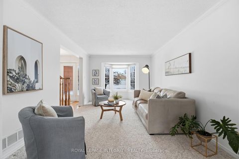 Photo 6 at 11 Rosethorn Way, Bridlewood, Kanata