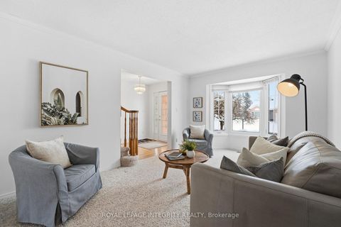 Photo 7 at 11 Rosethorn Way, Bridlewood, Kanata