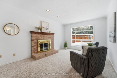 Photo 9 at 11 Rosethorn Way, Bridlewood, Kanata