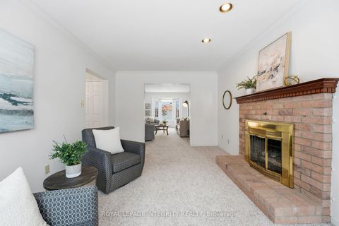 Photo 10 at 11 Rosethorn Way, Bridlewood, Kanata