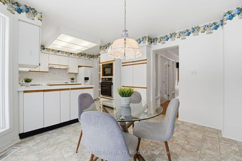Photo 14 at 11 Rosethorn Way, Bridlewood, Kanata
