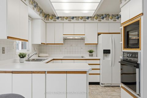 Photo 17 at 11 Rosethorn Way, Bridlewood, Kanata