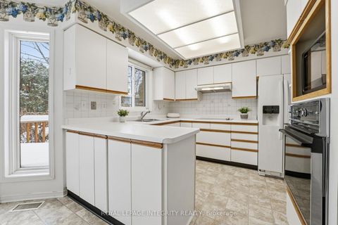 Photo 18 at 11 Rosethorn Way, Bridlewood, Kanata