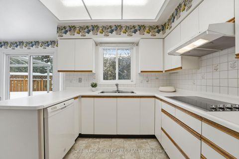 Photo 19 at 11 Rosethorn Way, Bridlewood, Kanata