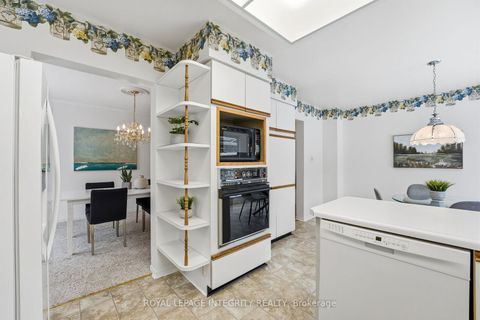 Photo 20 at 11 Rosethorn Way, Bridlewood, Kanata