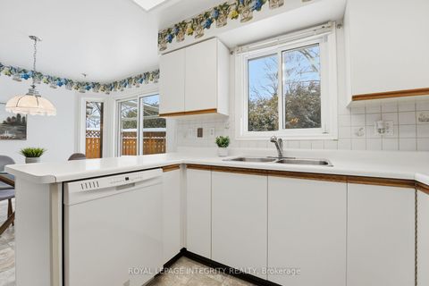 Photo 21 at 11 Rosethorn Way, Bridlewood, Kanata