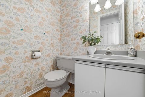 Photo 24 at 11 Rosethorn Way, Bridlewood, Kanata