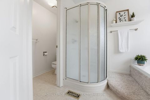 Photo 30 at 11 Rosethorn Way, Bridlewood, Kanata