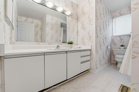 Photo 35 at 11 Rosethorn Way, Bridlewood, Kanata