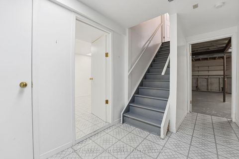 Photo 37 at 11 Rosethorn Way, Bridlewood, Kanata