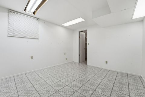 Photo 38 at 11 Rosethorn Way, Bridlewood, Kanata