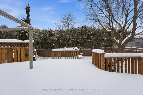 Photo 40 at 11 Rosethorn Way, Bridlewood, Kanata