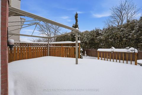 Photo 41 at 11 Rosethorn Way, Bridlewood, Kanata