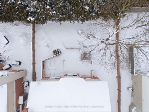 Photo 43 at 11 Rosethorn Way, Bridlewood, Kanata