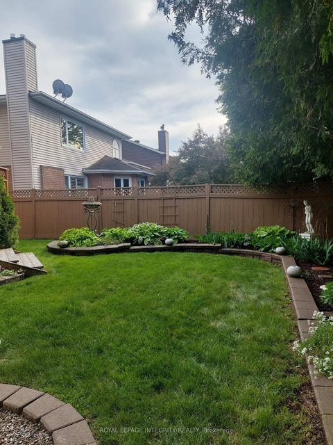 Photo 49 at 11 Rosethorn Way, Bridlewood, Kanata