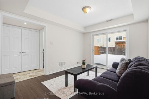 Photo 5 at 476 Coldwater Crescent, Emerald Meadows/Trailwest, Kanata