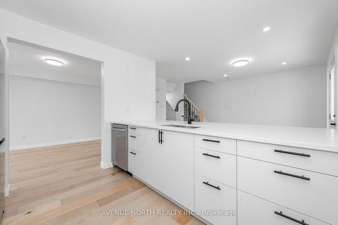 Photo 15 at 10 Streambank Street, Emerald Meadows/Trailwest, Kanata