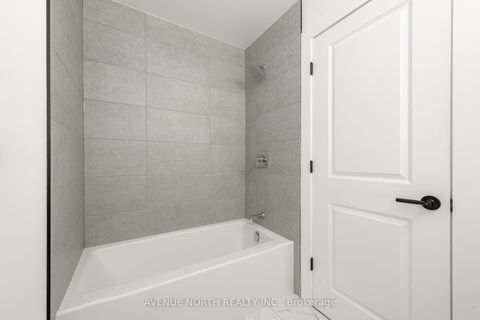 Photo 32 at 10 Streambank Street, Emerald Meadows/Trailwest, Kanata