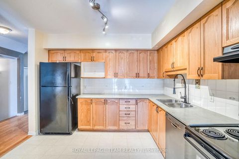 Photo 5 at 7 Chantilly Gate, Stittsville (North), Stittsville