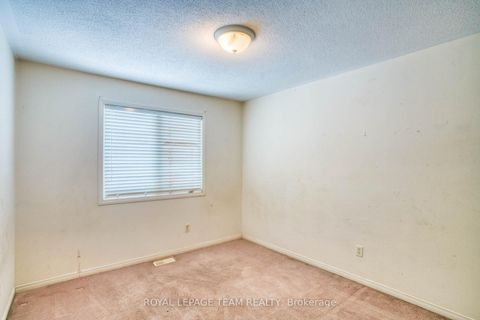 Photo 16 at 7 Chantilly Gate, Stittsville (North), Stittsville