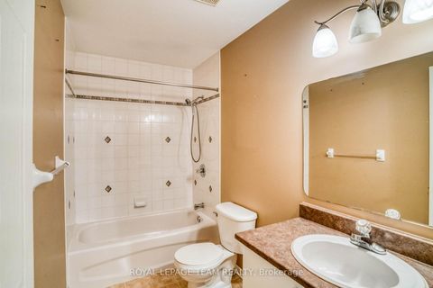 Photo 17 at 7 Chantilly Gate, Stittsville (North), Stittsville