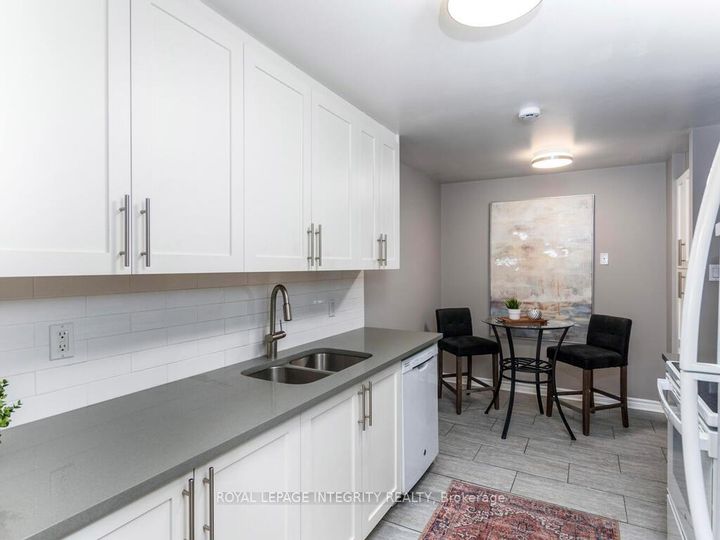 Photo 14 at 14 - 146 Valley Stream Drive, Nepean (Leslie Park), Ottawa