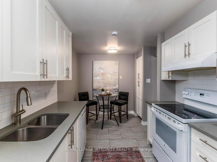 Photo 15 at 14 - 146 Valley Stream Drive, Nepean (Leslie Park), Ottawa