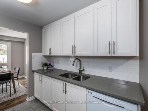 Photo 12 at 14 - 146 Valley Stream Drive, Nepean (Leslie Park), Ottawa