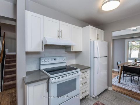 Photo 13 at 14 - 146 Valley Stream Drive, Nepean (Leslie Park), Ottawa