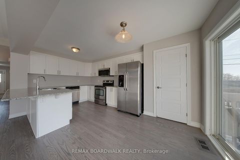 Photo 14 at 132 Conifer Creek Circle, Emerald Meadows/Trailwest, Kanata