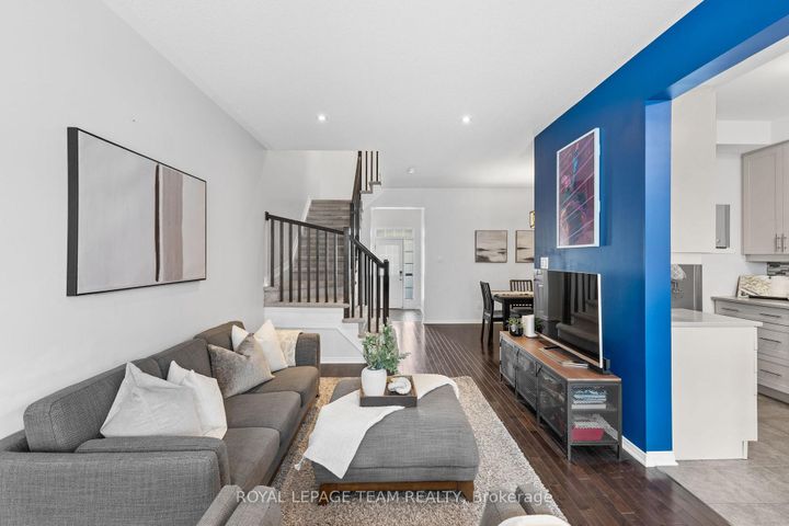 Photo 12 at 102 Lochnaw Private, Nepean (Stonebridge), Ottawa