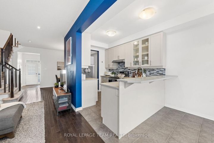 Photo 13 at 102 Lochnaw Private, Nepean (Stonebridge), Ottawa