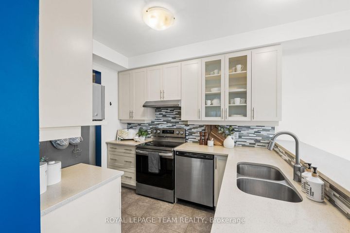 Photo 14 at 102 Lochnaw Private, Nepean (Stonebridge), Ottawa