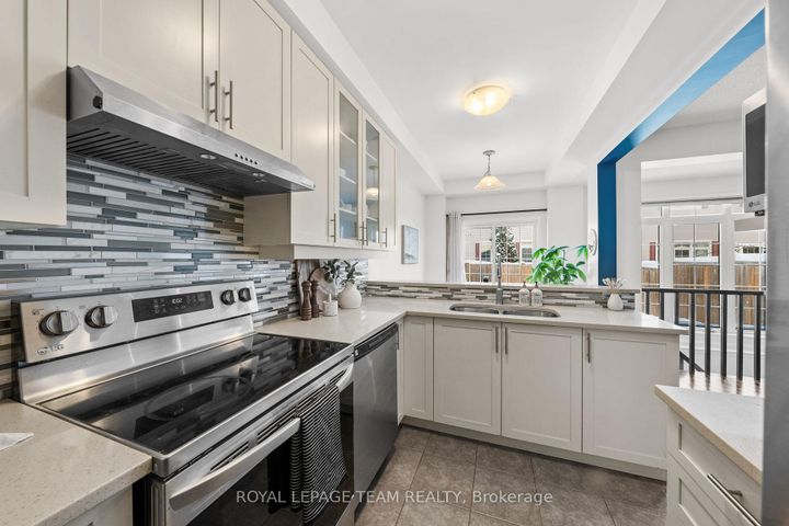 Photo 17 at 102 Lochnaw Private, Nepean (Stonebridge), Ottawa