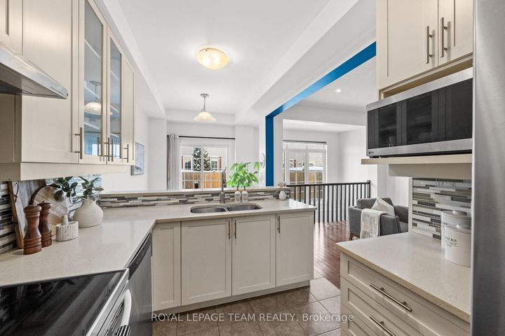Photo 18 at 102 Lochnaw Private, Nepean (Stonebridge), Ottawa
