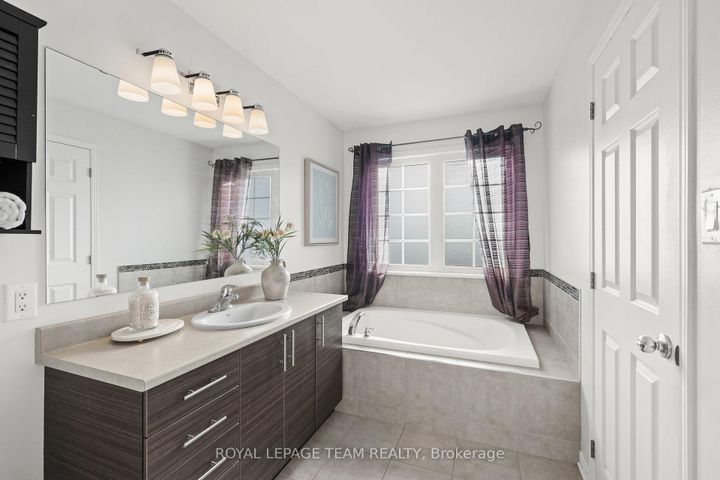 Photo 30 at 102 Lochnaw Private, Nepean (Stonebridge), Ottawa