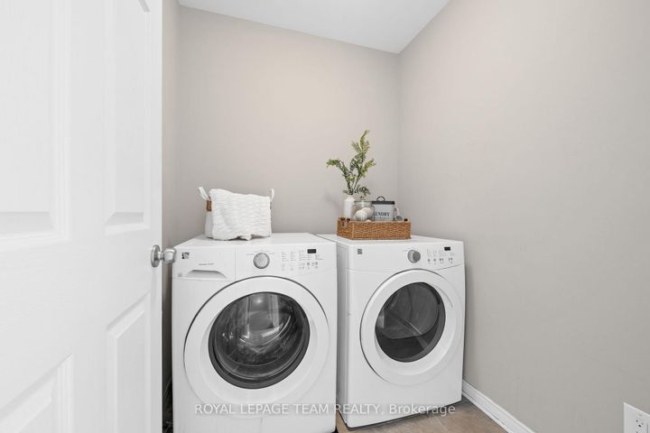 Photo 34 at 102 Lochnaw Private, Nepean (Stonebridge), Ottawa