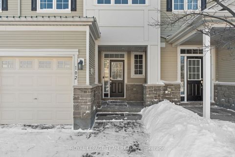 Photo 2 at 102 Lochnaw Private, Nepean (Stonebridge), Ottawa