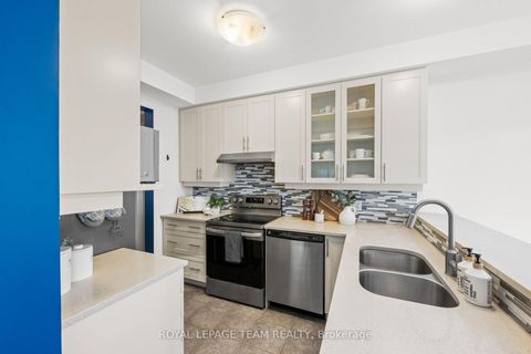 Photo 14 at 102 Lochnaw Private, Nepean (Stonebridge), Ottawa