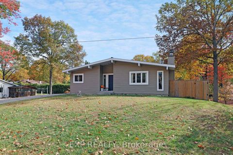 Photo 1 at 136 Resthaven Avenue, Constance Bay